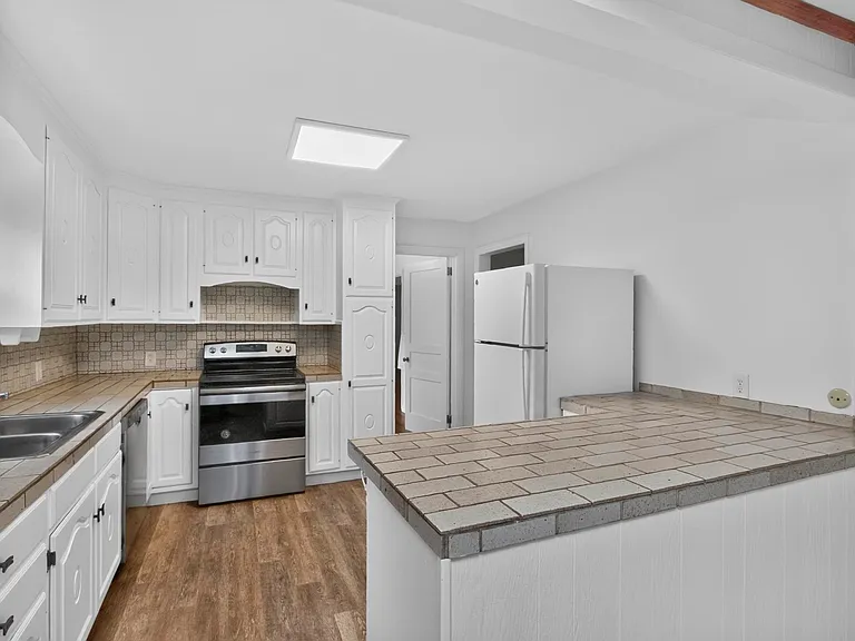 214 Blanchard Pl — Photo 3