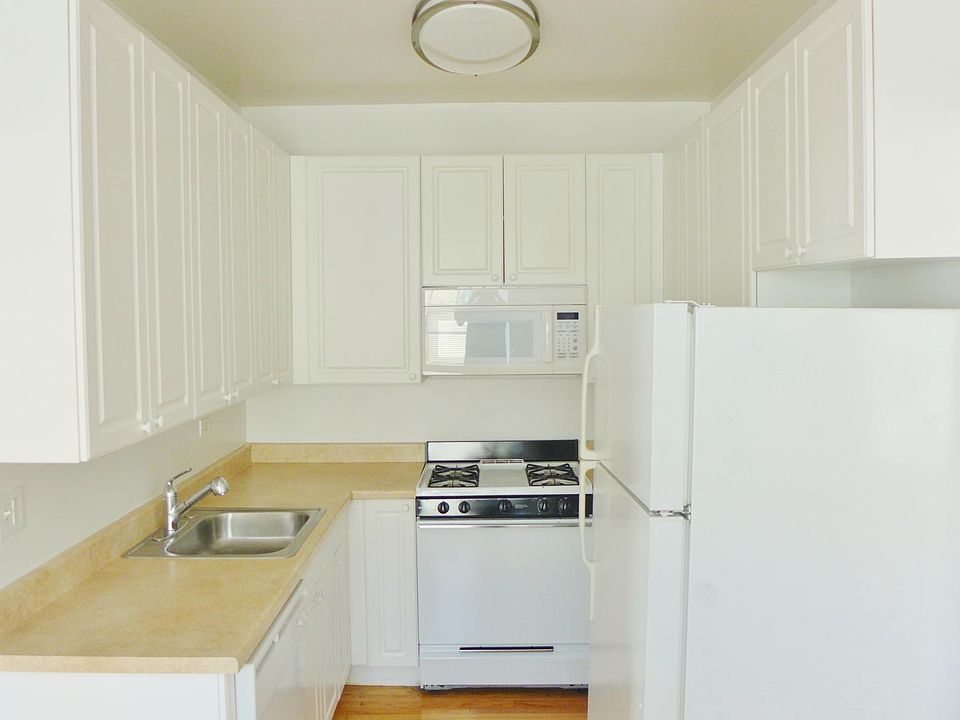 #305 - Kitchen