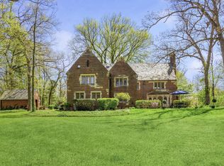 990 E Illinois Rd, Lake Forest, IL 60045