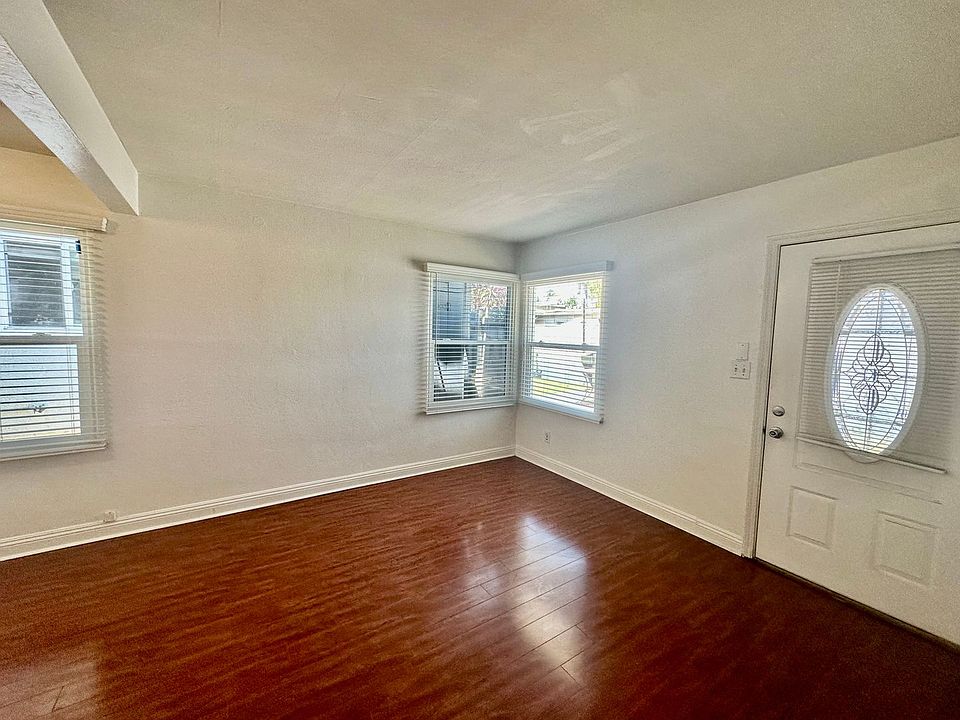 1st image of 2044-2050 Thomas Ave #2046