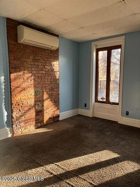 3rd image of 180 Hill Street
