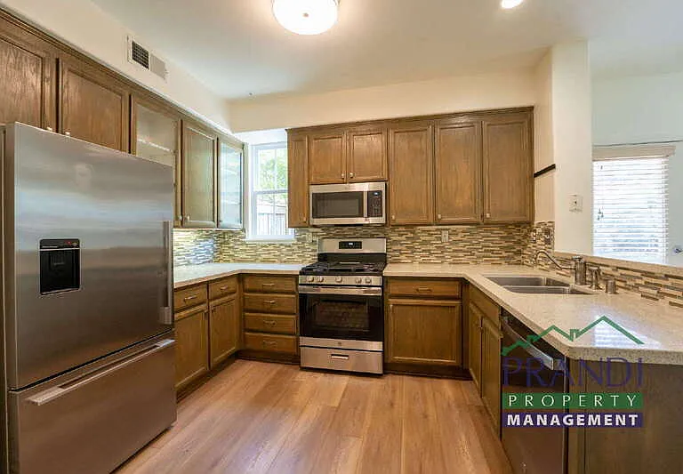 82 Arnold Dr — Photo 2