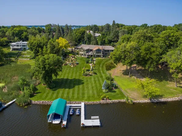 1495 Green Trees Rd, Wayzata, MN 55391