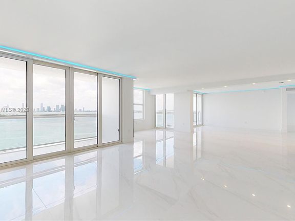 4th image of 1800 Sunset Harbour Dr #1802/4