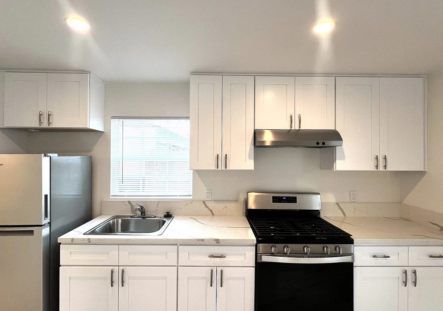 913 W 19th Street — Photo 1