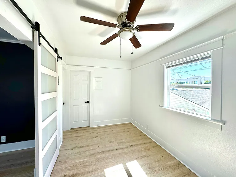 279 Redondo Ave #B — Photo 9