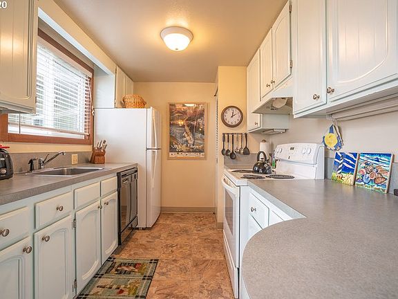 3rd image of 3641 NW Oceanview Dr