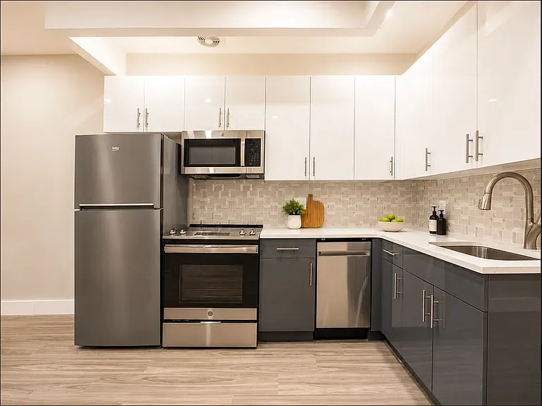 318 E 32nd St #2BB — Photo 6