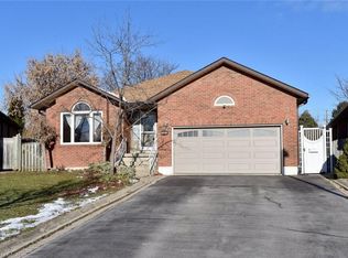 689 Penny Ln, Burlington, ON L7T 4H9