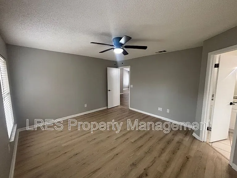 1004 Stout Ct — Photo 28