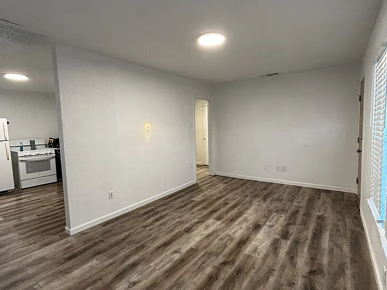 4623 S Lipscomb St — Photo 4