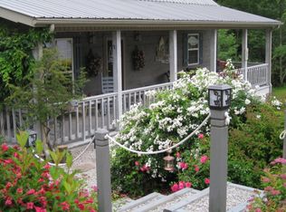 111 Boomerang Ln, Byrdstown, TN 38549