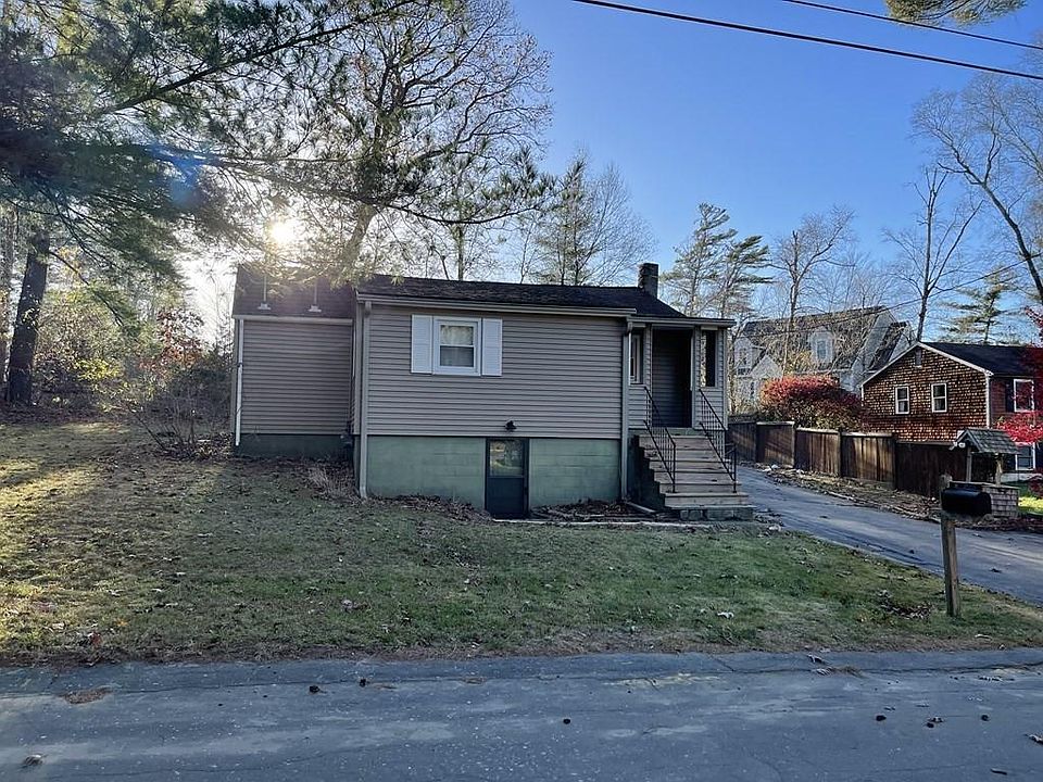 1st image of 90 Annawon Dr