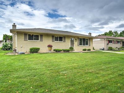 14320 Hillsdale Dr, Sterling Heights, MI, 48313