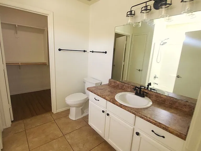 2634 E Paradise Ln — Photo 17