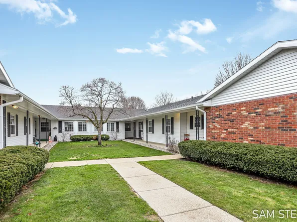 7436 Grove Dr, Jenison, MI 49428
