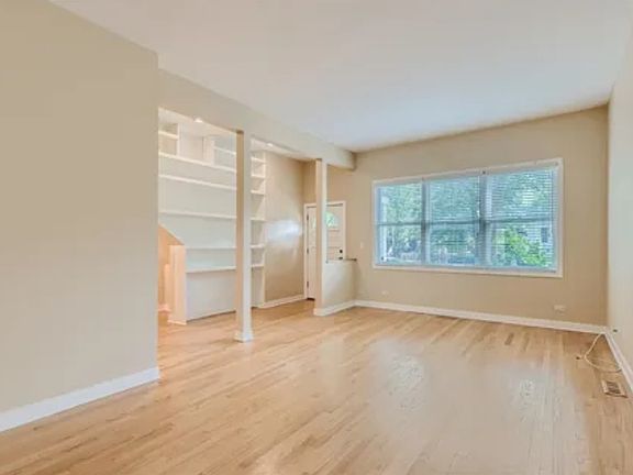 5th image of 1326 W Melrose St #1