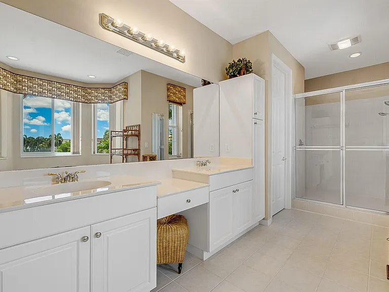 4600 Mariners Cove Dr — Photo 14