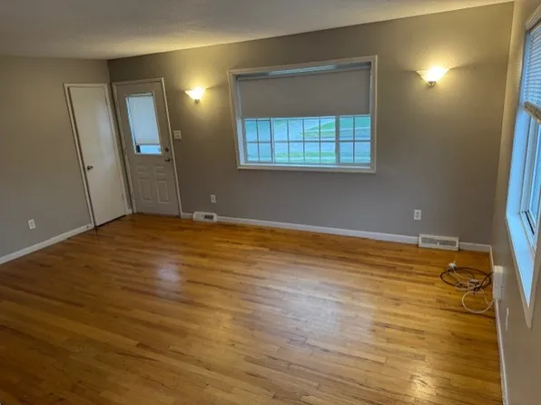 102 NE Bel Aire Rd, Ankeny, IA 50021