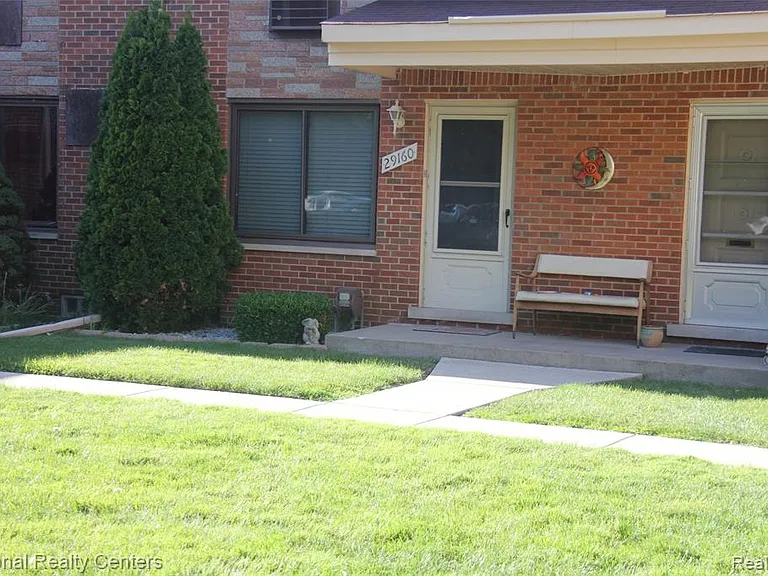 29160 Tessmer Ct — Photo 2