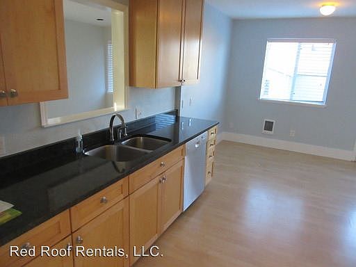 3rd image of 1110 N Anderson St