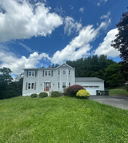 44 Clinton Dr Photo 1