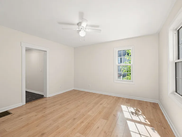 100 E Liberty St — Photo 10