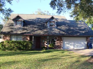 402 N Yaupon St, Richwood, TX 77531