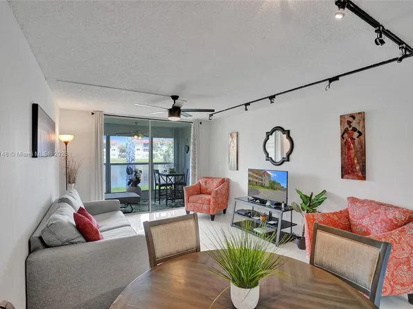 2850 W Sunrise Lakes Dr #106, Fort Lauderdale, FL 33322