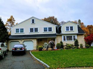 93 Trinity Ct, Paramus, NJ 07652