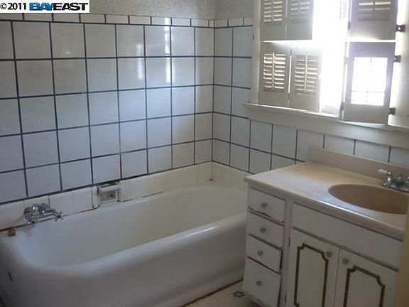 2nd image of 824 Brooklyn Ave