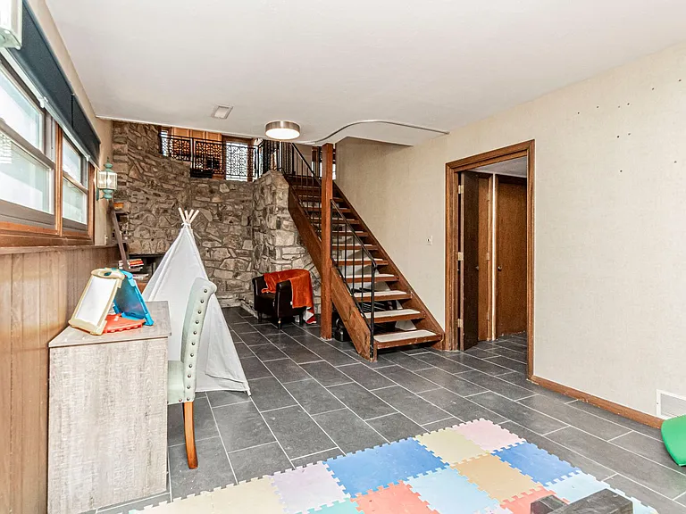 144 S Dartmouth Dr — Photo 32