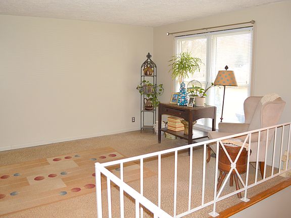 3rd image of 27739 Plainfield Dr