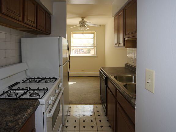3rd image of 535 W Briar Pl APT 257
