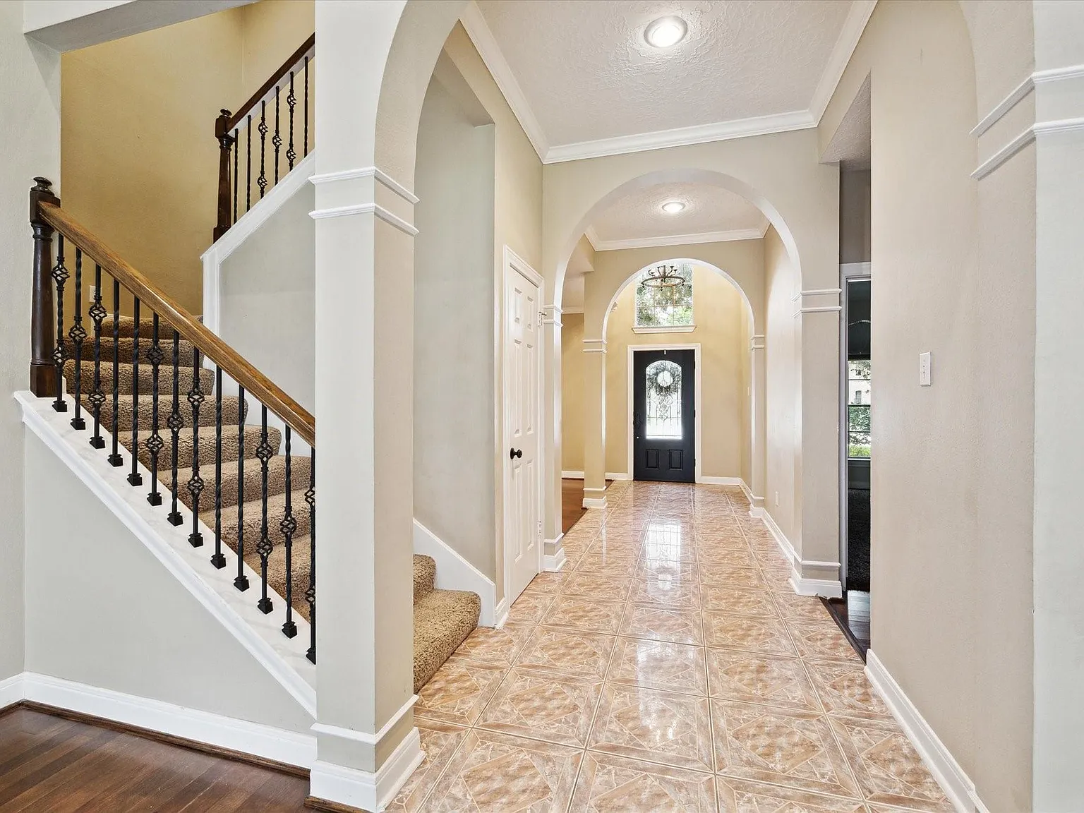 4 bed, 3.5 bath, 3498 sqft, $3,850 — Photo 4