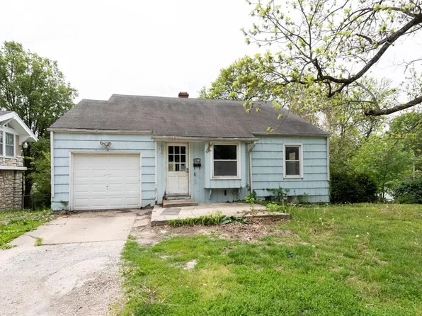 9523 E 13th St, Independence, MO 64052