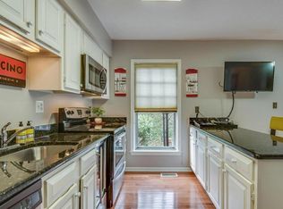 2186 Pond View Ct, Reston, VA 20191