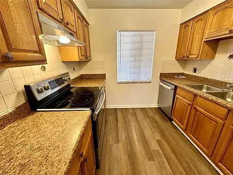 2 bed, 1.5 bath, 936 sqft, $1,650 — Photo 3