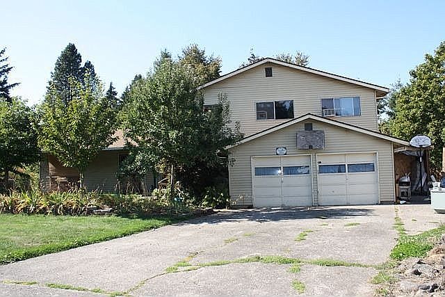 1st image of 4600 NE 112th Cir