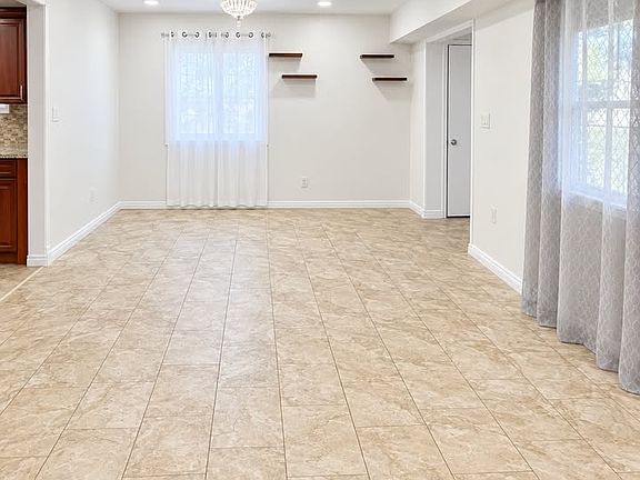 3rd image of 31 Greentree Ln