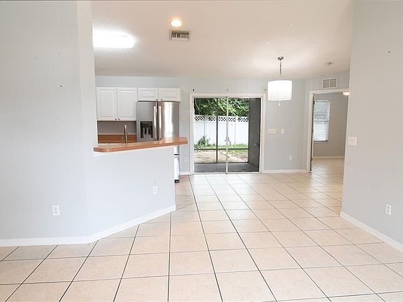 3rd image of 407 CIERRA OAKS CIRCLE