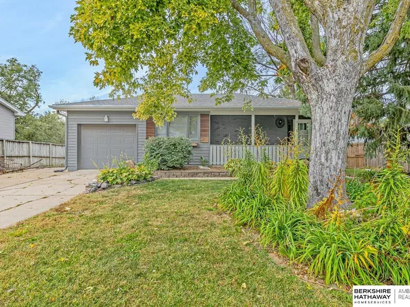 510 N Park Dr, Gretna, NE 68028