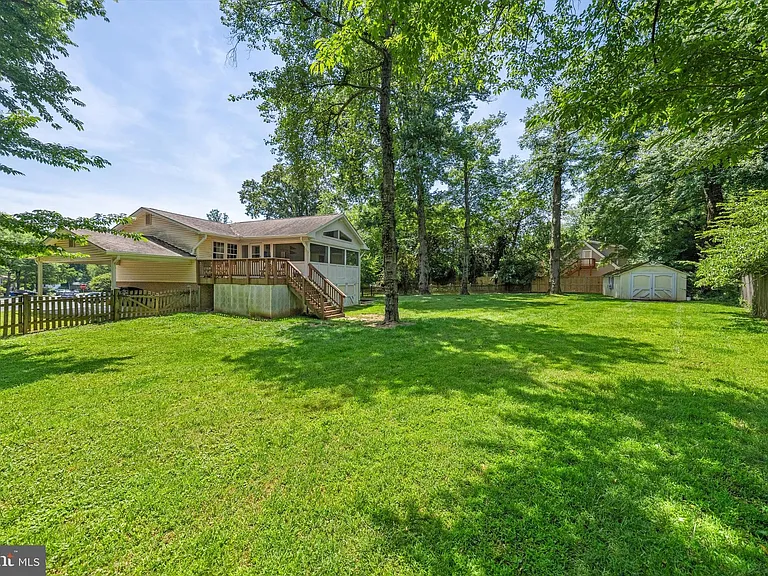 905 Carole Ct SE — Photo 3