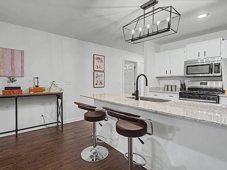 49 Holly Dr #B — Photo 4