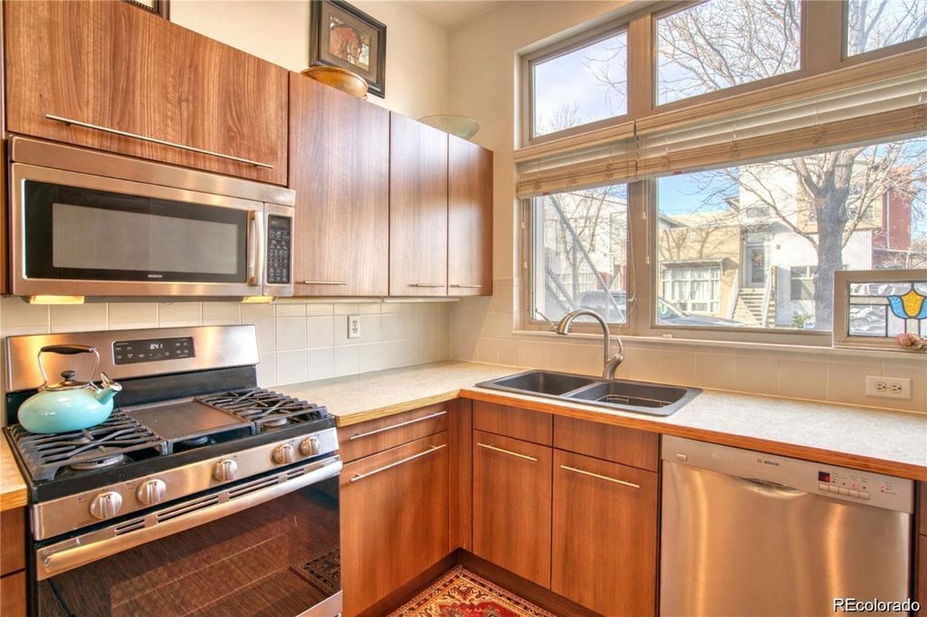 826 Blondel Street #103