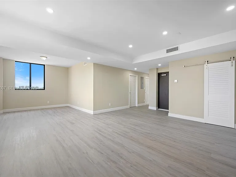 1020 NW 2nd Ave #302 — Photo 9
