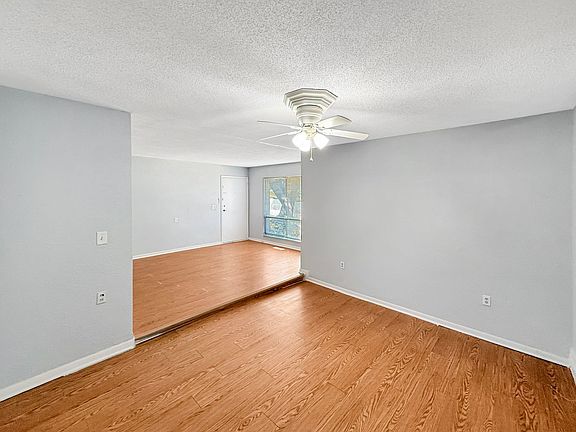 5th image of 6216 Loydhill Ln
