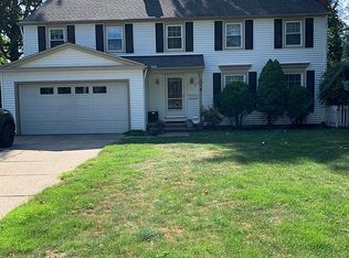 318 Plymouth Dr, Bay Village, OH 44140