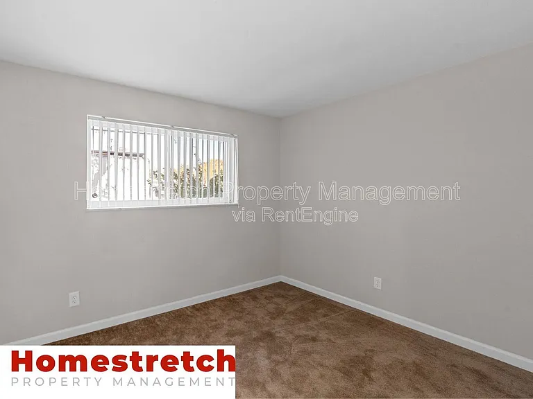 Bruce Court — Photo 18