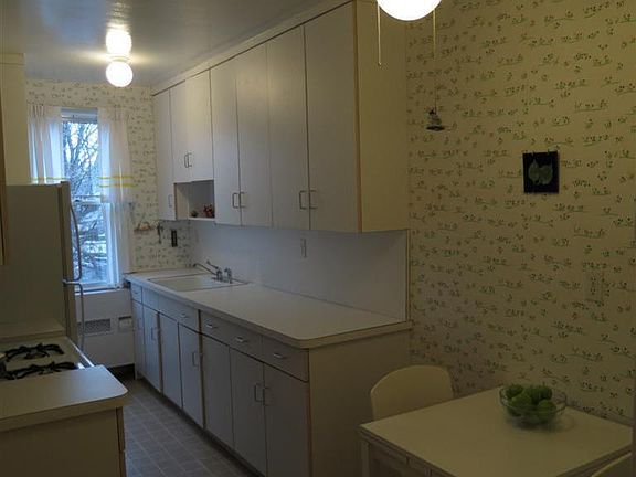 5th image of 705 Palmer Ct APT 2C